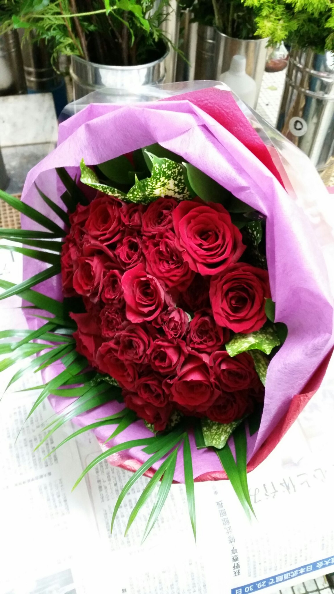赤バラと赤のスプレーバラのフラワーブーケ_メイン画像