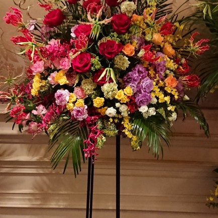 リッツカールトン大阪へダンスパーティーの15周年お祝いのスタンド花