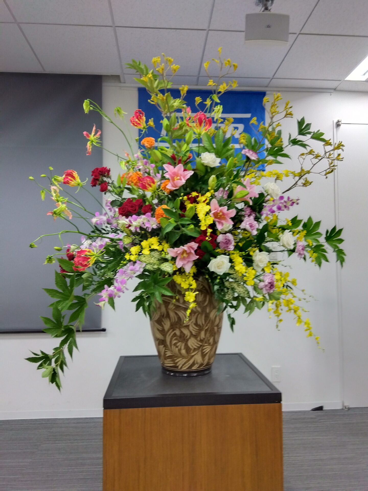 株式会社PILLAR 入社内定式の式場装花_メイン画像